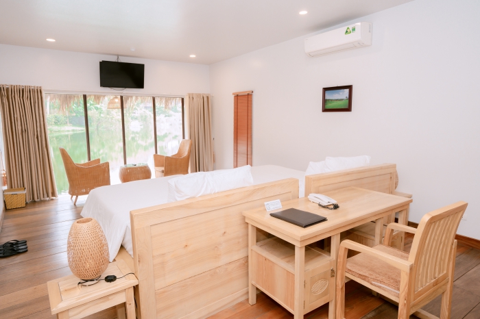 KHU XÓM NHÀ NỔI TRÊN HỒ